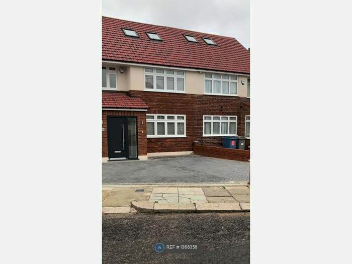 5 Bedroom Semi-Detached House To Rent In Branksome Way, Harrow, HA3