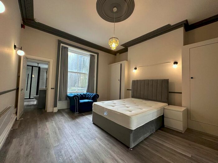 1 Bedroom Flat To Rent In Regency Square, Brighton, BN1