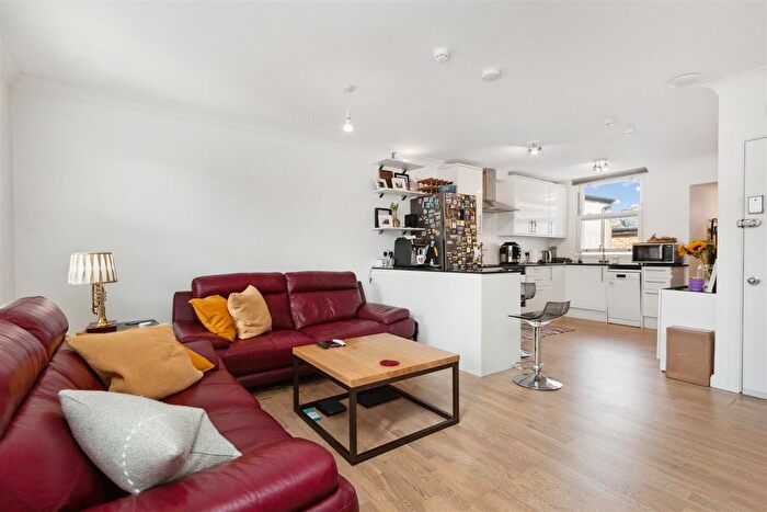 3 Bedroom Flat For Sale In Kingston Road, Wimbledon, SW19