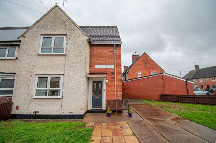 3 Bedroom Semi Detached House For Sale In Overpark Avenue, Leicester, LE3