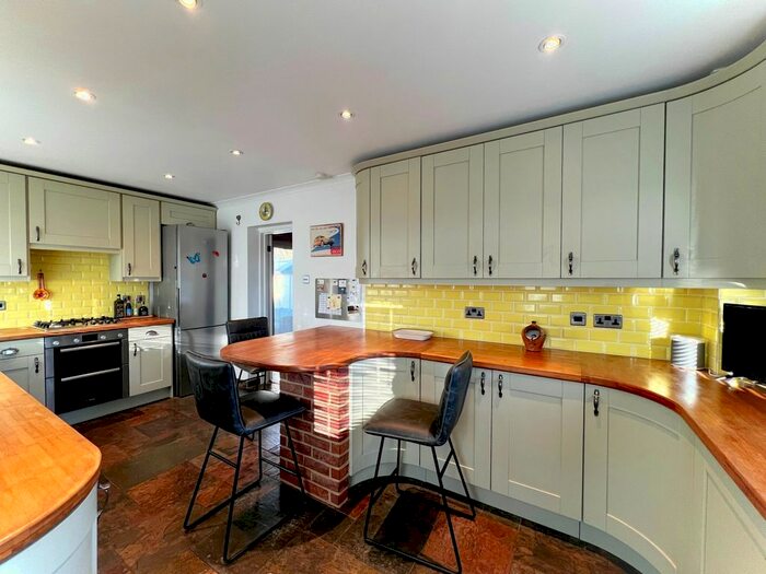 4 Bedroom Semi-Detached House For Sale In Royal Mead, Terrick, Aylesbury, HP17