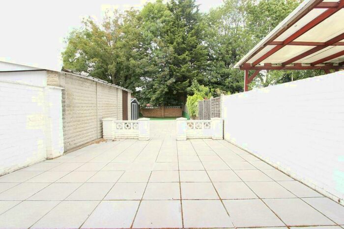 3 Bedroom Semi-Detached House To Rent In Ridge Avenue, London, N21