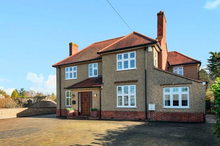 4 Bedroom Detached House To Rent In Cumnor Hill, Botley, OX2
