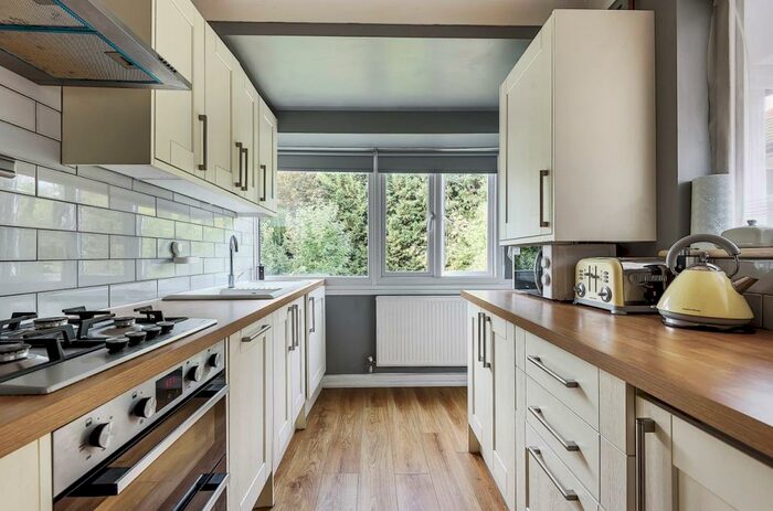 2 Bedroom Maisonette To Rent In Meadowview Road London, SE6