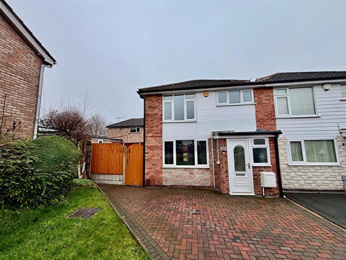 3 Bedroom Semi Detached House For Sale In Links Close, Sinfin, Derby, DE24