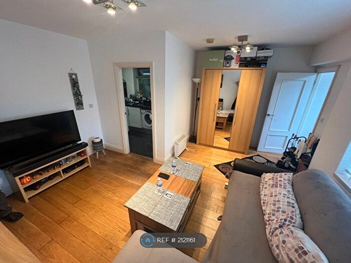 1 Bedroom Flat To Rent In St. Peters Close, Bushey Heath, Bushey, WD23