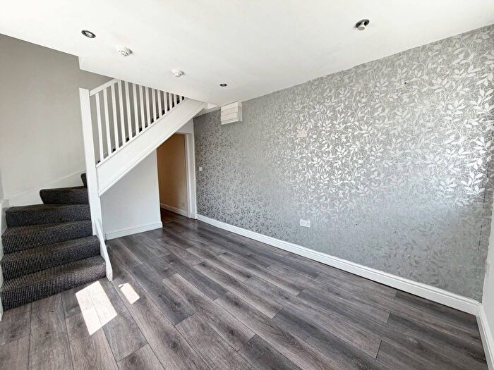 2 Bedroom Flat To Rent In Milan Road, Leeds, LS8