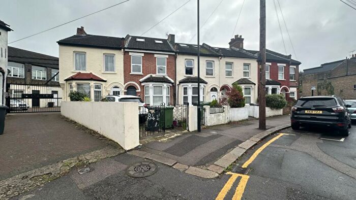 4 Bedroom Terraced House To Rent In Ringwood Road, Leyton, E17