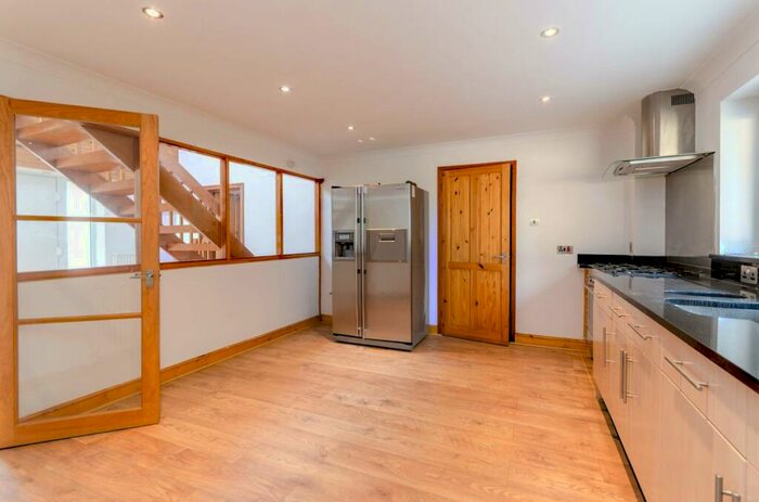 3 Bedroom Detached House To Rent In Waverley Drive, Chertsey, KT16