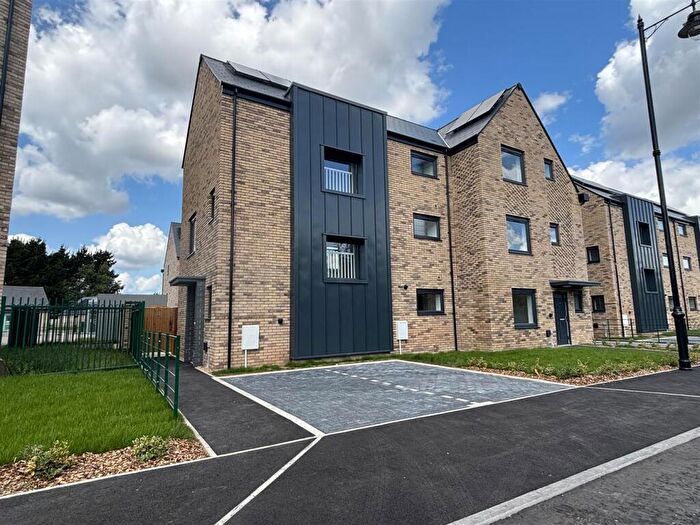 3 Bedroom Semi-Detached House To Rent In Downham Boulevard, Ravenswood, Ipswich, IP3