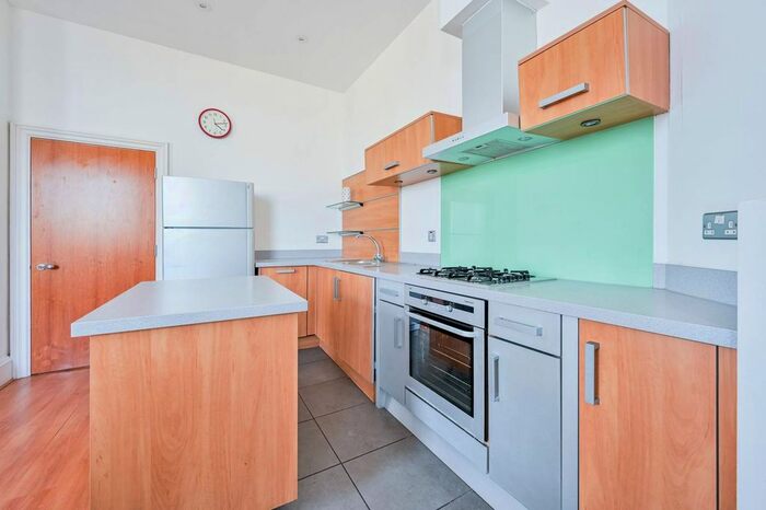 2 Bedroom Flat To Rent In Cadogan Road, Woolwich, London, SE18