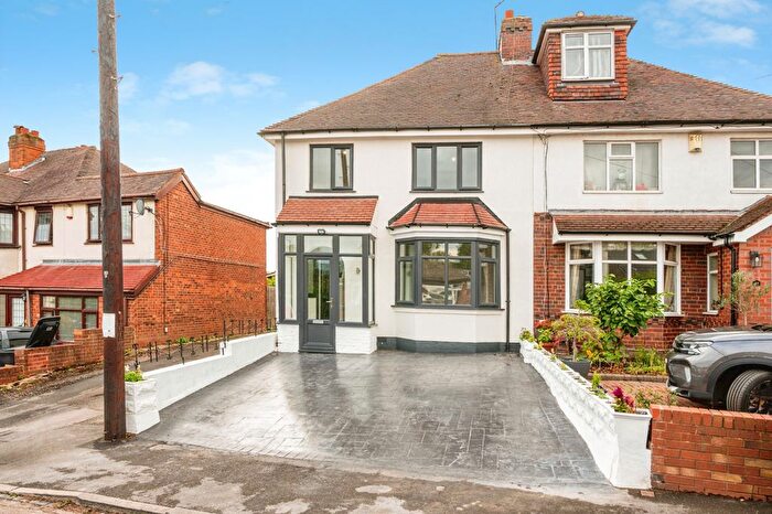 3 Bedroom Semi Detached House For Sale In Raymond Avenue, Birmingham, B42