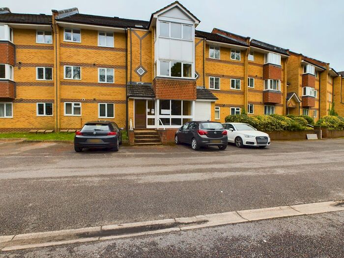 2 Bedroom Flat To Rent In Wheeler Court, Tilehurst, Reading, RG31