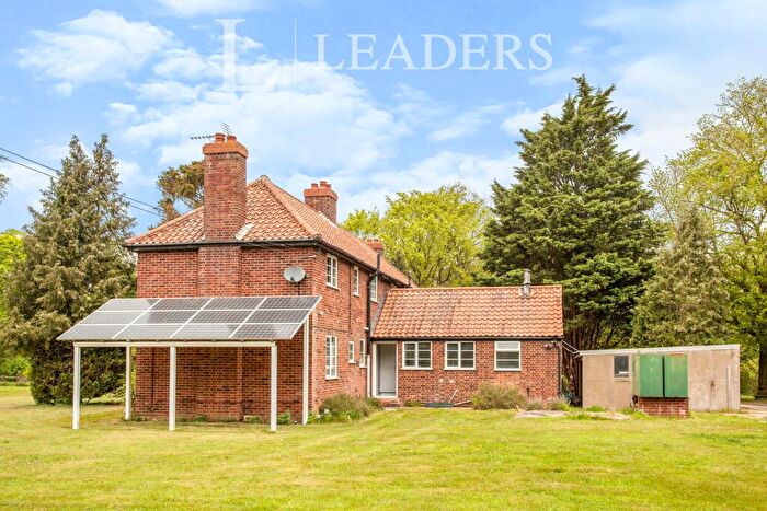 2 Bedroom House To Rent In Hall Cottages, The Hall, London Road, CB8