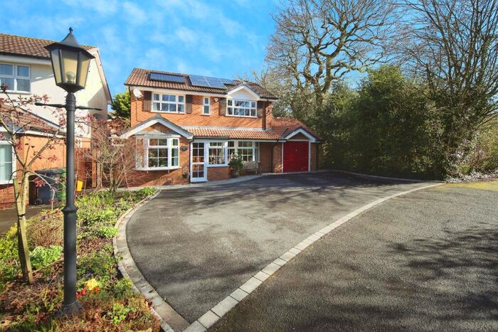 4 Bedroom Detached House For Sale In Lindhurst Drive, Hockley Heath, Solihull, B94