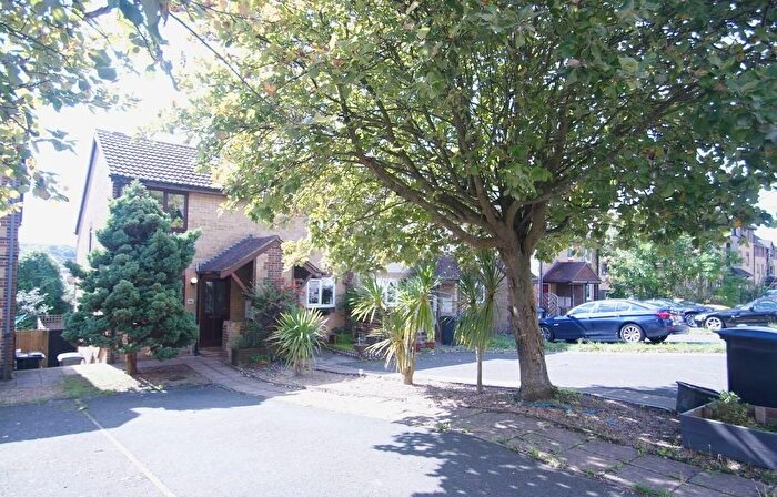 2 Bedroom End Of Terrace House To Rent In Mayfield Avenue, Dover, Kent, CT16