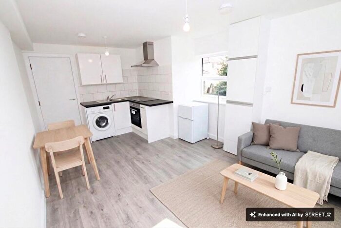 2 Bedroom Flat To Rent In Oxford Road, Southampton, SO14