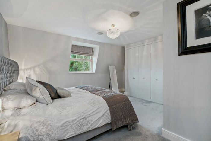 4 Bedroom House To Rent In Castle Mews, Weybridge, KT13