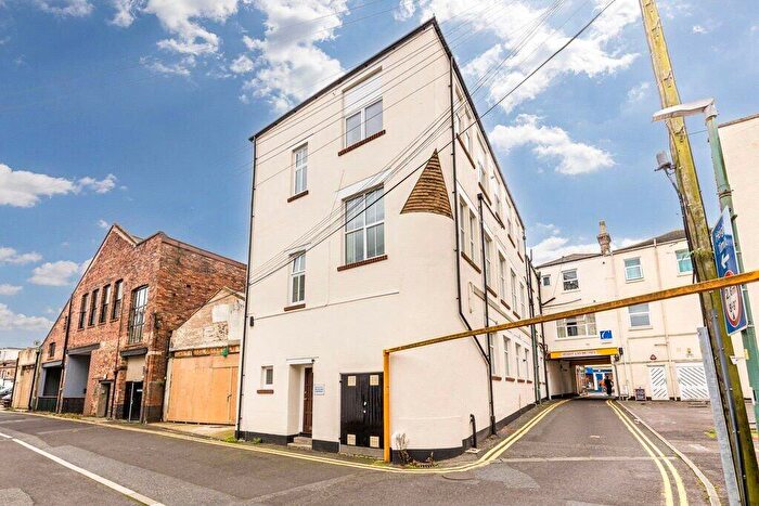 2 Bedroom Flat For Sale In Flat Poole Hill Mews, Upper Norwich Road, Bournemouth, Dorset, BH2