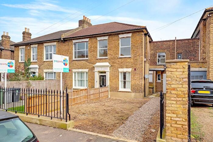 2 Bedroom Maisonette For Sale In Howard Road, Penge, SE20