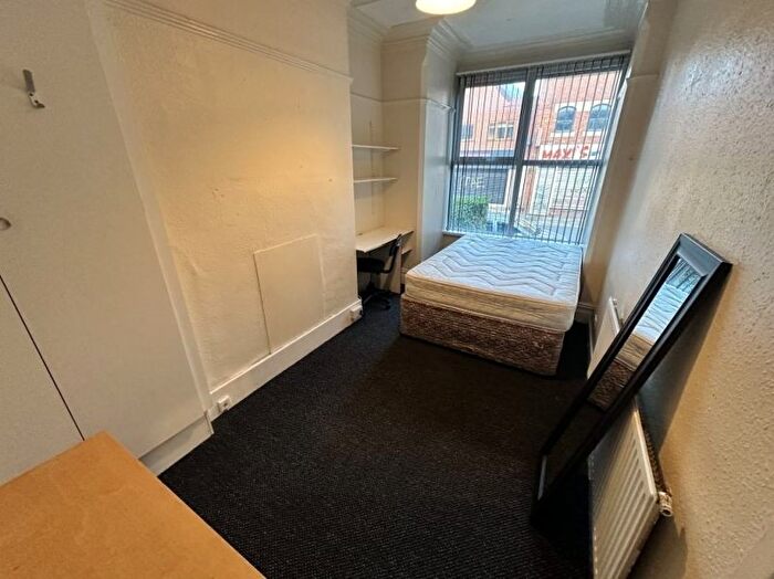 6 Bedroom Terraced House To Rent In Queens Road, Hyde Park, Leeds, LS6