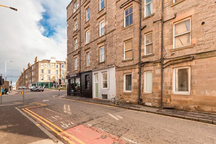 2 Bedroom Flat For Sale In Eyre Place, Edinburgh, EH3