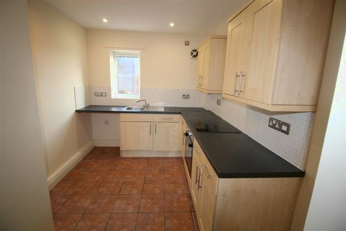 2 Bedroom Flat To Rent In Flat, Combo Mount, Breckhill Road, NG3