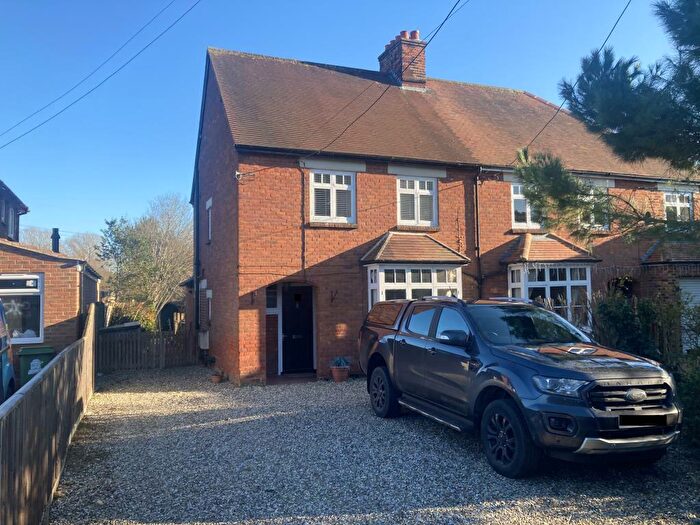 3 Bedroom Semi-Detached House To Rent In Kennington Road, Kennington, OX1