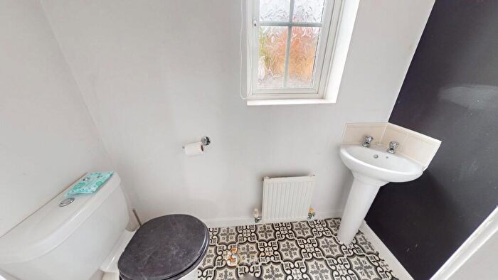 3 Bedroom End Of Terrace House For Sale In The Potteries, New Rossington, Doncaster, DN11