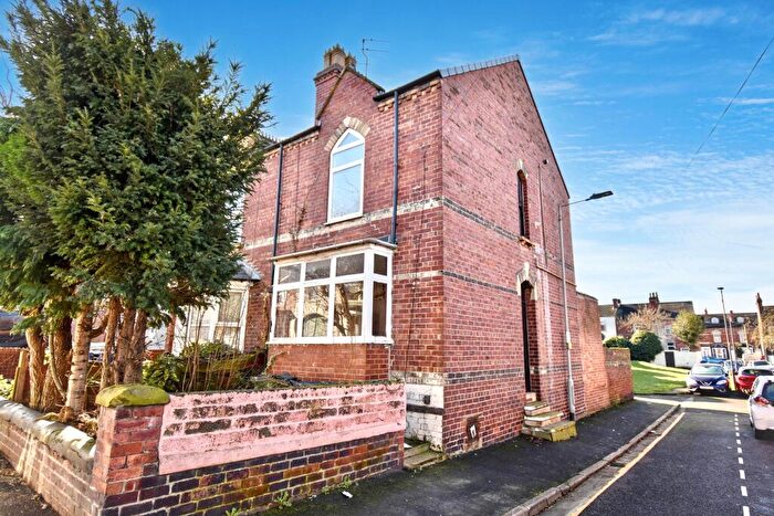 3 Bedroom Semi Detached House For Sale In Spencer Avenue, Doncaster, DN1