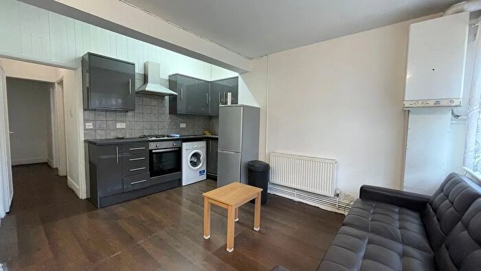 1 Bedroom Flat To Rent In Kingswood Road, Seven Kings, Ilford, Essex, IG3