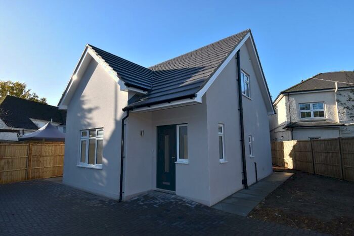 3 Bedroom Detached House To Rent In Church Road, Horley, Surrey, RH6