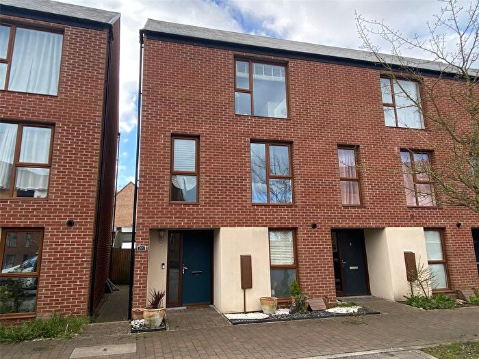 4 Bedroom End Terrace House For Sale In Ketley Park Road, Ketley, Telford, Shropshire, TF1