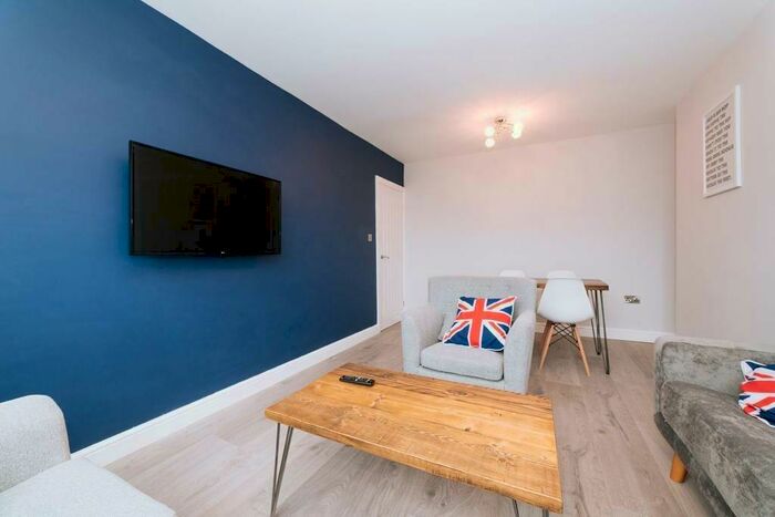 5 Bedroom Flat To Rent In Latona Road, London, SE15