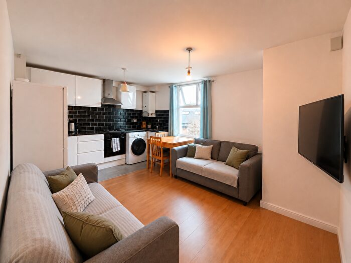3 Bedroom Flat To Rent In Tasman Road, Clapham, SW9