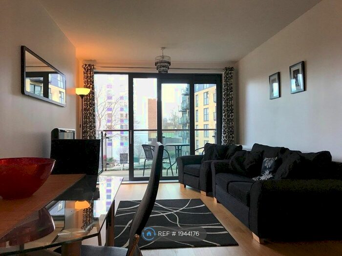 2 Bedroom Flat To Rent In Aragon Court, London, SE11