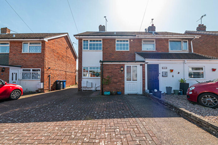 3 Bedroom Semi-Detached House For Sale In Cedar Road, Barton-under-Needwood, DE13