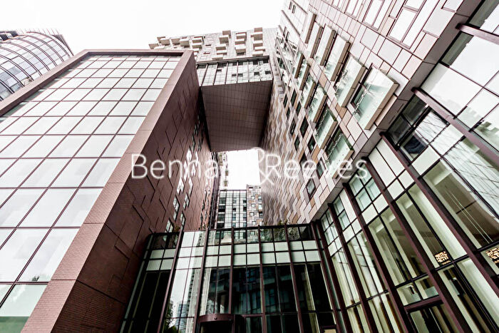 2 Bedroom Apartment To Rent In Lincoln Plaza, London, E14