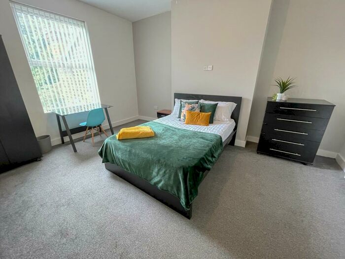 7 Bedroom Semi-Detached House To Rent In Arundel Avenue, L17