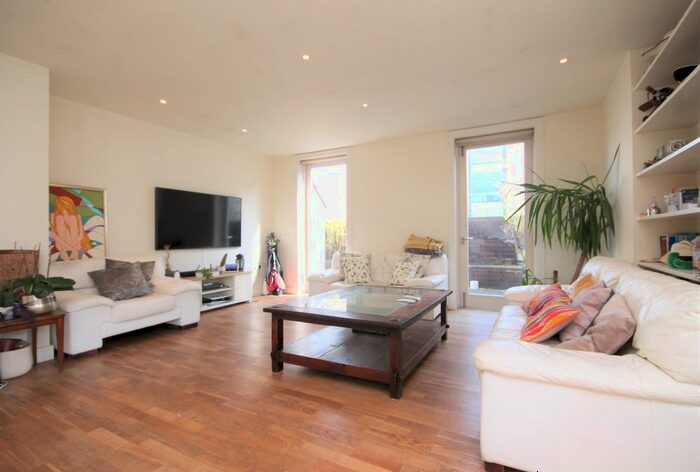3 Bedroom Flat To Rent In Baker Street, Marble Arch, W1U
