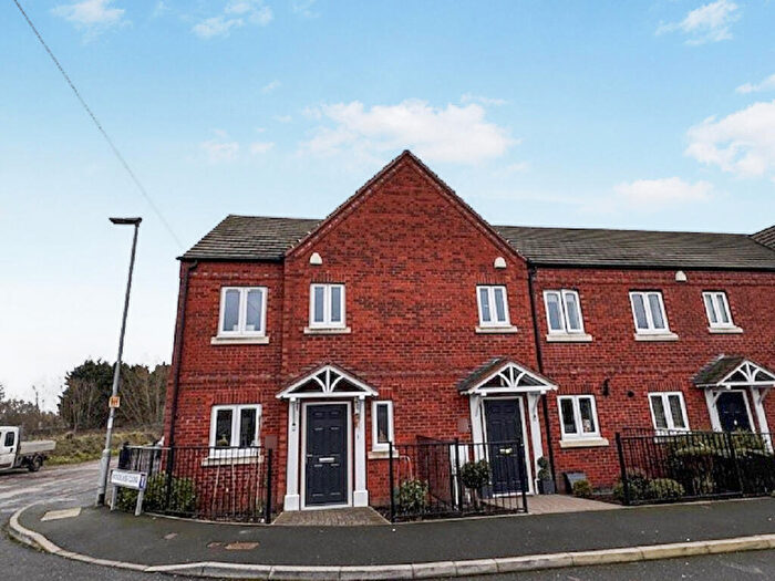 3 Bedroom End Of Terrace House For Sale In Windlass Close, Loughborough, LE11