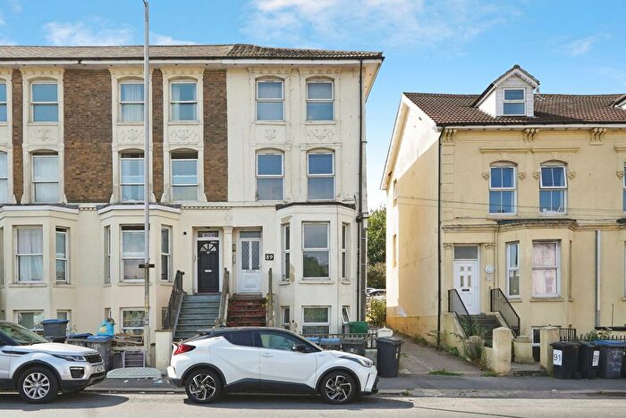 1 Bedroom Flat For Sale In Folkestone Road, Dover, Kent, CT17
