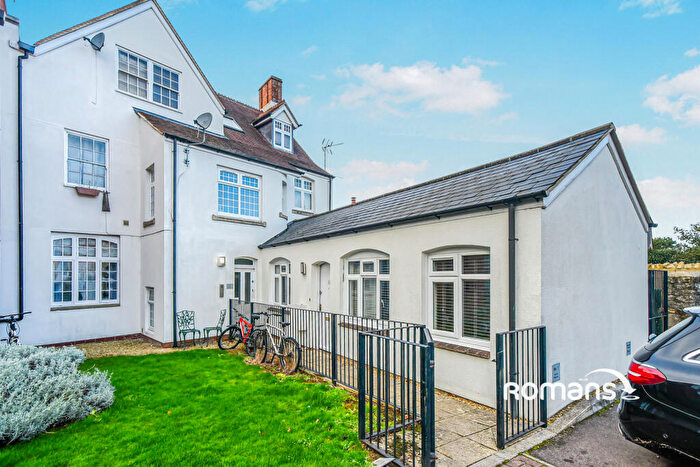 1 Bedroom Flat To Rent In Cricklade Street, Swindon, Wiltshire, SN1