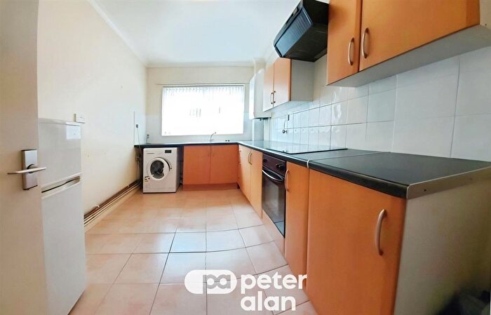 2 Bedroom Flat To Rent In Long Oaks Court, Sketty, Swansea, SA2