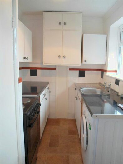 1 Bedroom Flat To Rent In Wakeley Road, Rainham, Gillingham, ME8