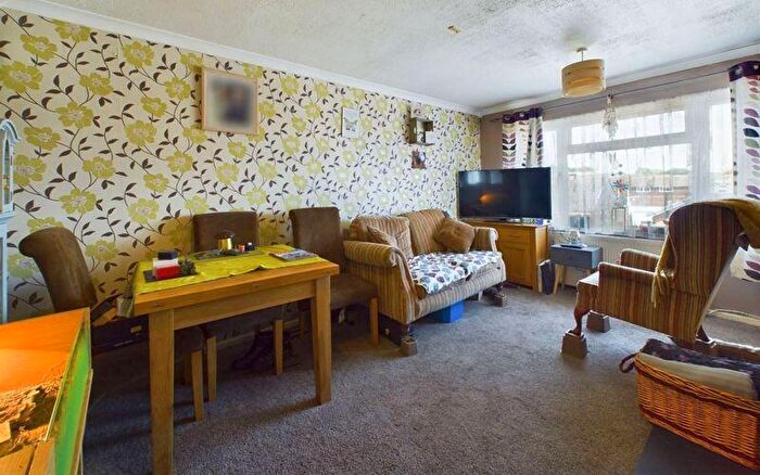 2 Bedroom Bungalow For Sale In Alder Grove, Forest Hill, Yeovil, BA20