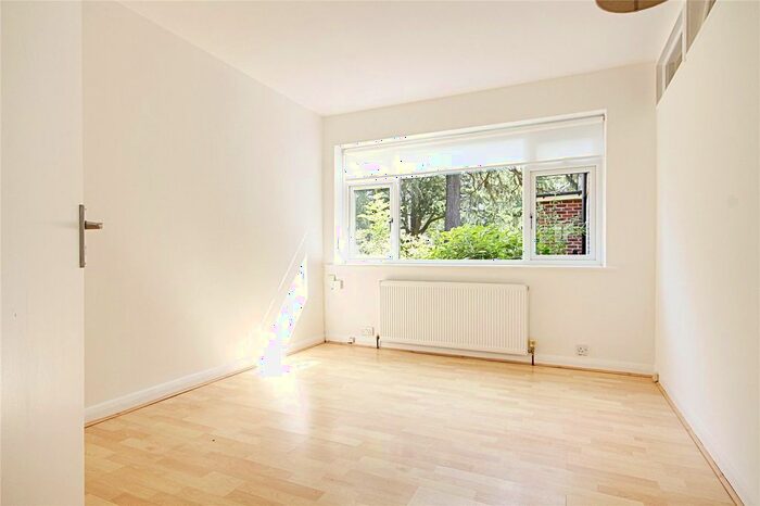1 Bedroom Maisonette To Rent In Culloden Road, Enfield, EN2