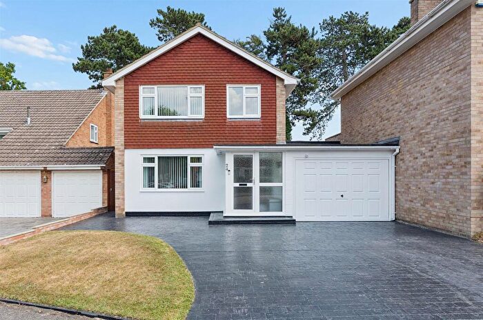 4 Bedroom Detached House For Sale In The Laurels, New Barn, Longfield, DA3