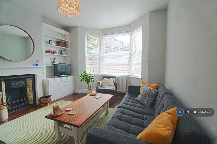 2 Bedroom Flat To Rent In Radbourne Road, London, SW12