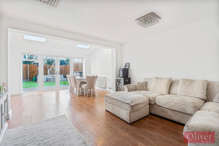 2 Bedroom Semi-Detached House For Sale In Perham Way, London Colney, AL2